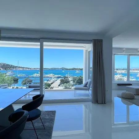 Luxury Penthouse With Sea View For Two *