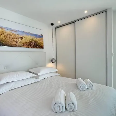 Luxury Penthouse With Sea View For Two *