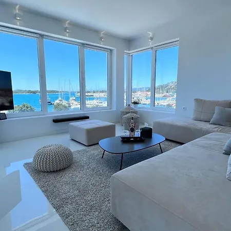Luxury Penthouse With Sea View For Two * Μούρτερ