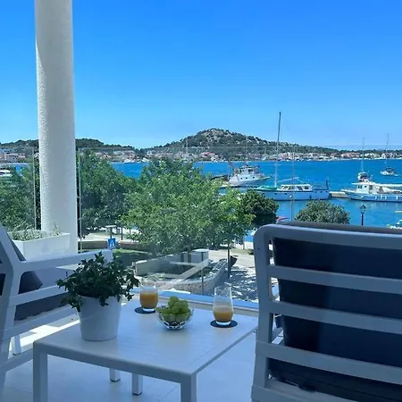 Luxury Penthouse With Sea View For Two Μούρτερ